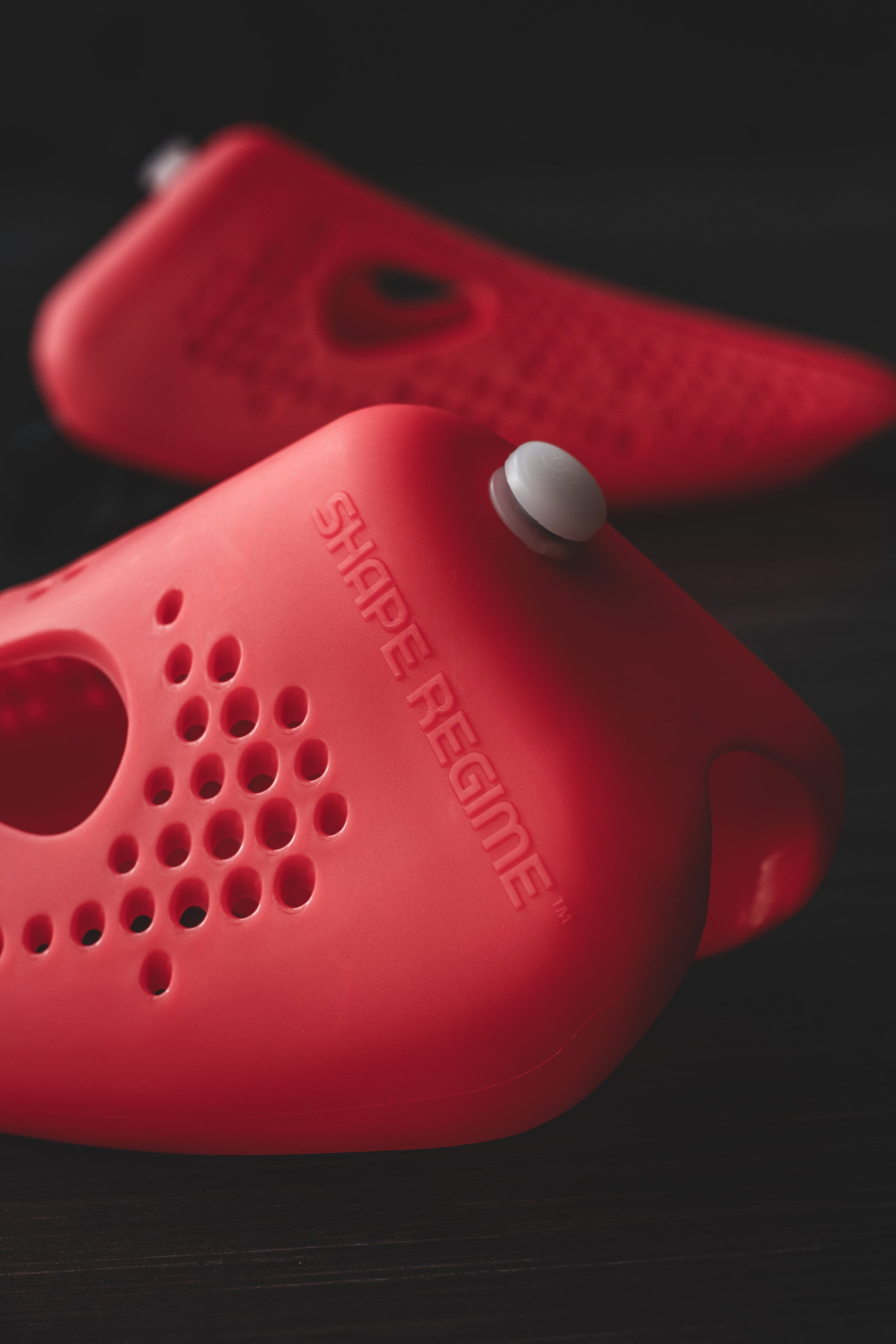 Calypso Red Shoe Shaper – Odor-Reducing Shoe Insert for Smelly Shoes