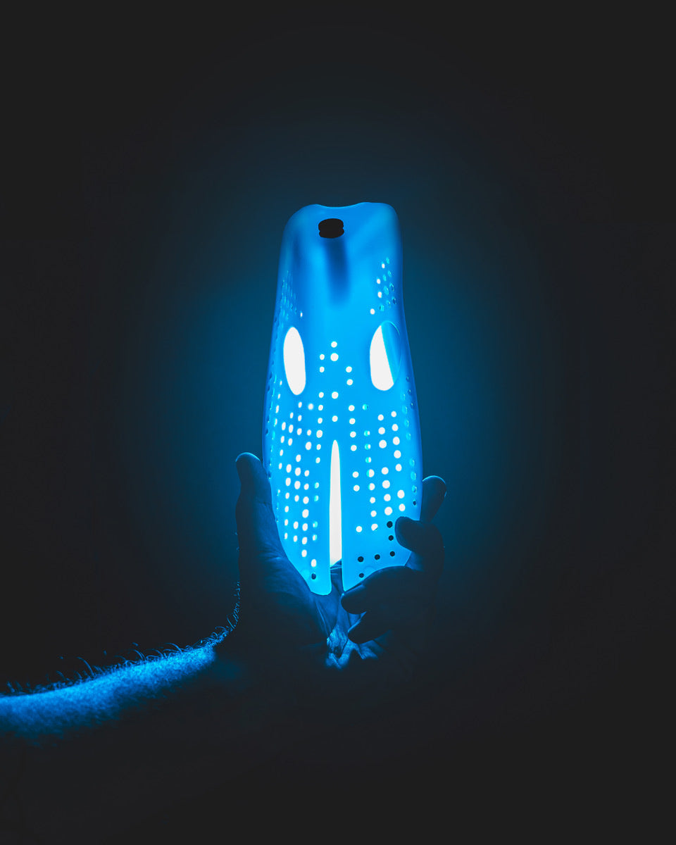 Vibrant Blue Shoe Shaper – Odor-Reducing Shoe Insert for Smelly Shoes