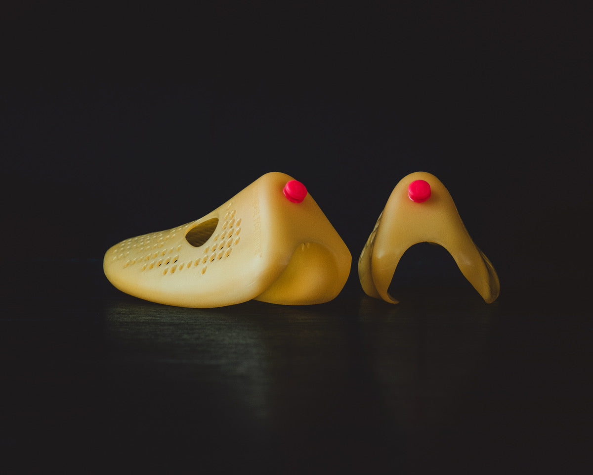 Vibrant Yellow Shoe Shaper – Odor-Reducing Shoe Insert for Smelly Shoes