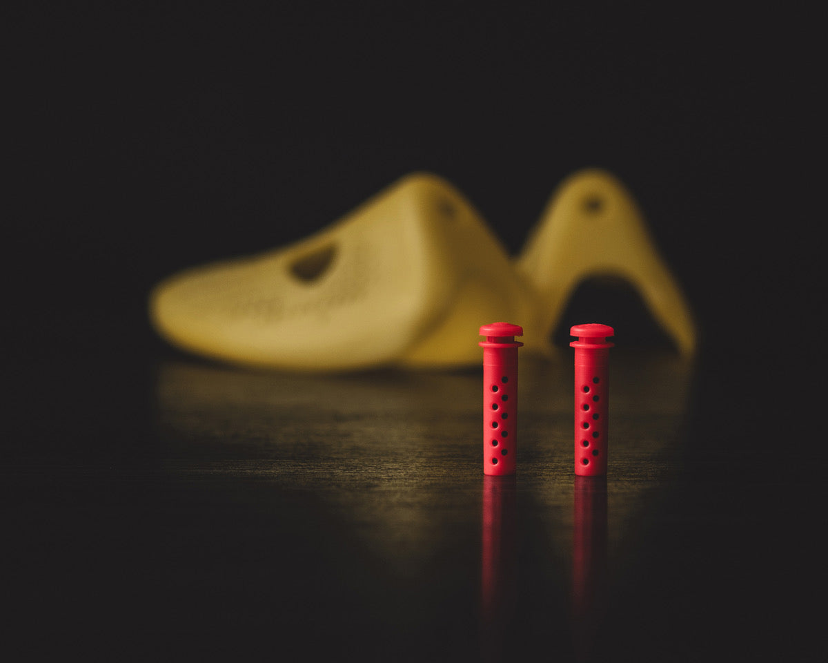 Vibrant Yellow Shoe Shaper – Odor-Reducing Shoe Insert for Smelly Shoes