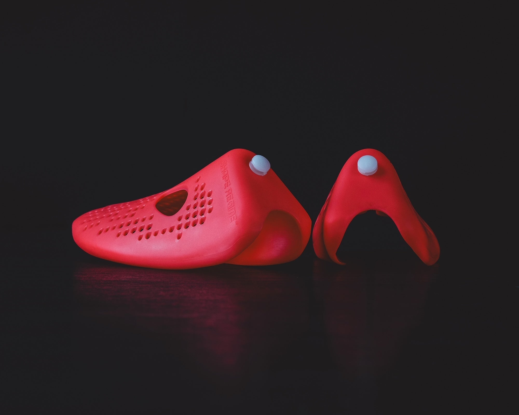 Calypso Red Shoe Shaper – Odor-Reducing Shoe Insert for Smelly Shoes