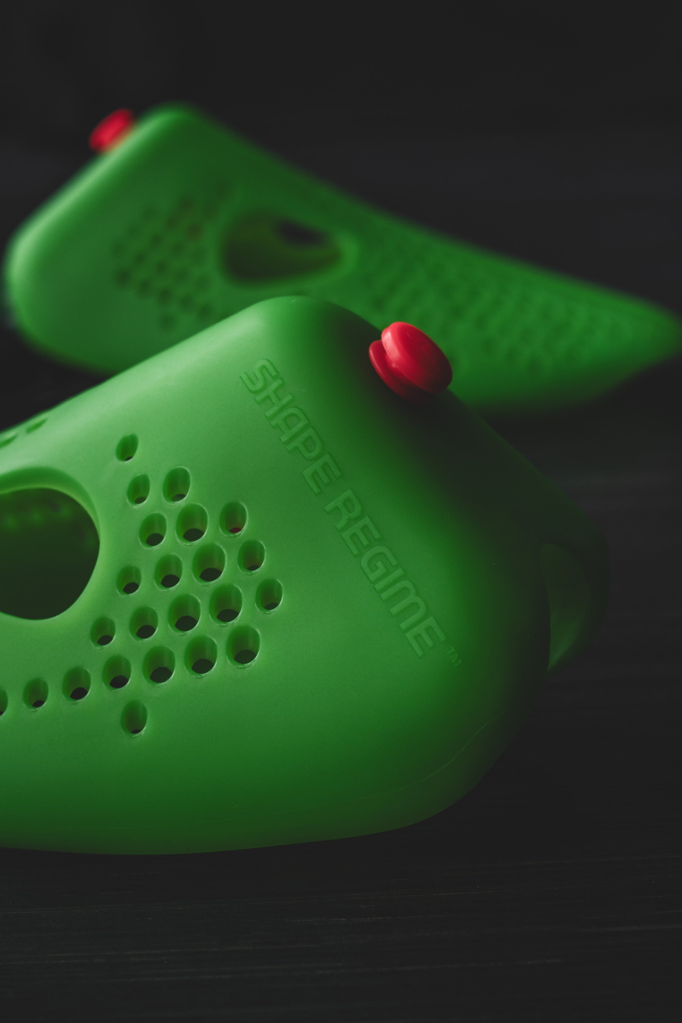 Vibrant Green Shoe Shaper – Odor-Reducing Shoe Insert for Smelly Shoes